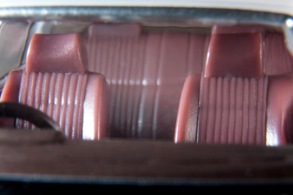 Tomytec Tomica Limited Vintage Neo LV-N331a Nissan Cedric Van Cash Transport Vehicle (ALSOK) Completed Model