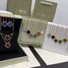 Высококачественное ожерелье «Четырехлистный клевер» 18K Натуральный перламутр Розовый камень Легкое роскошное ожерелье для девушки