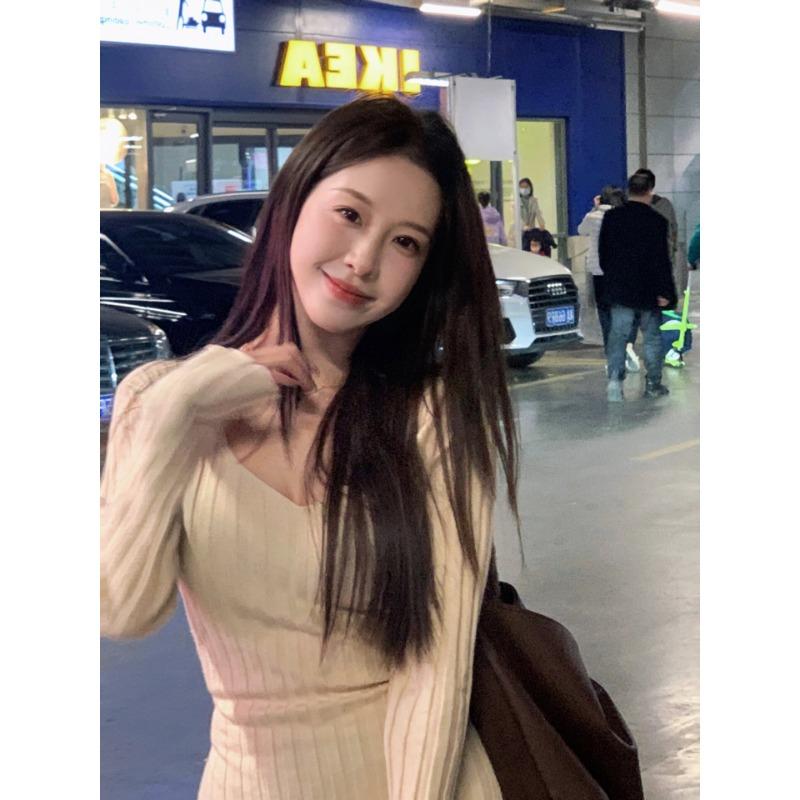 Новая база с вязаным платьем с длинным рукавом для женского осенне-зимнего сезона, с высоким чувством и тонким темпераментом, облегающая бедра длинная юбка