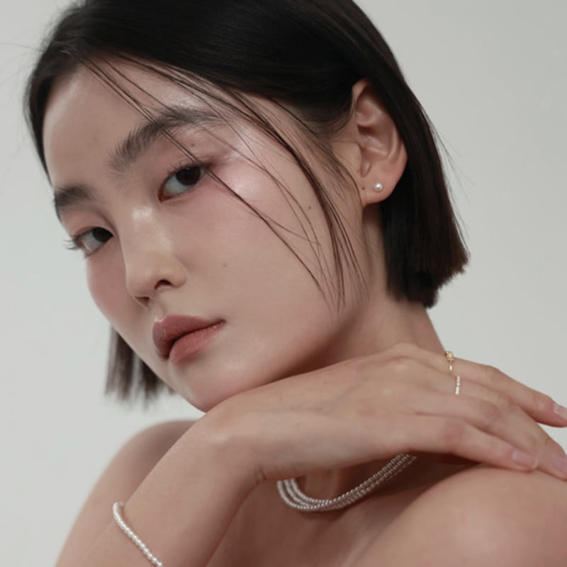 Less is more 14K gold fresh water pearl earring