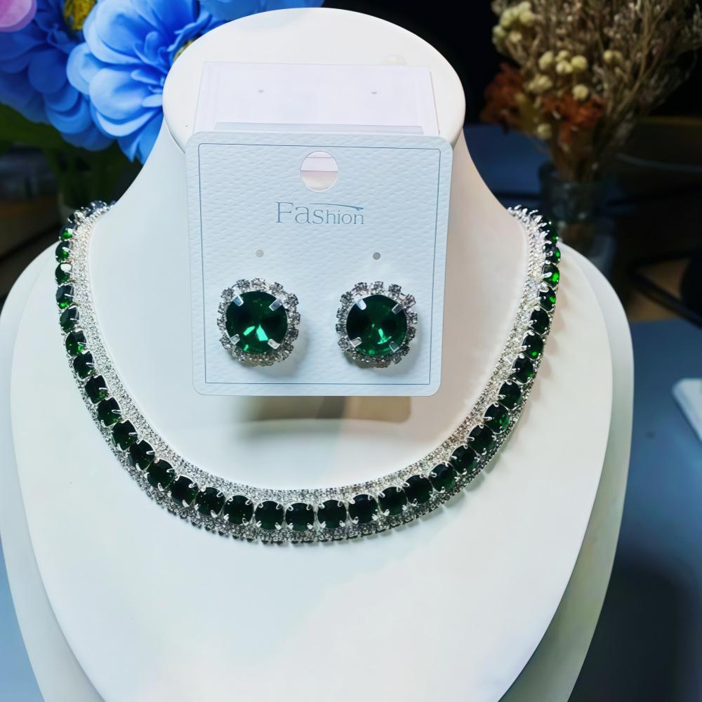 Квадратные Серьги-Гвоздики с Алмазами Ожерелье Комплект из Двух Предметов Модные Элегантные Серьги Высокого Класса Нишевые Универсальные Серьги для Женщин