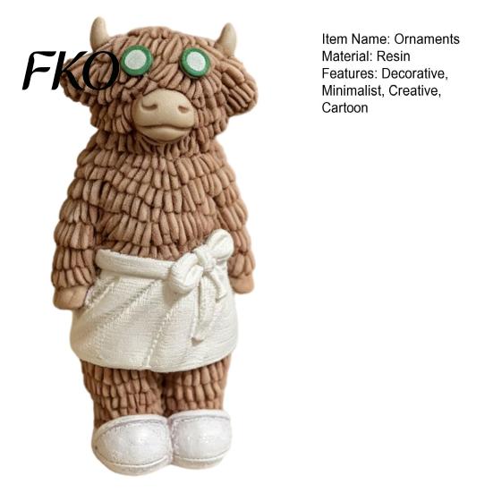 Window Display Props Highland Cow Figurine with Bathrobe, Resin Ornament, Cute Cartoon Animal Gift for Lovers Statue Home Desk Shelf Decor &