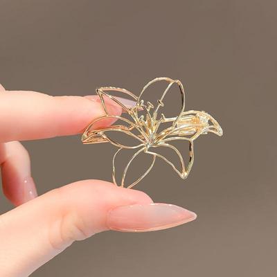 Простая ажурная цветочная брошь для женщин, модная и элегантная. Это аксессуар-брошь для костюма, рубашек.