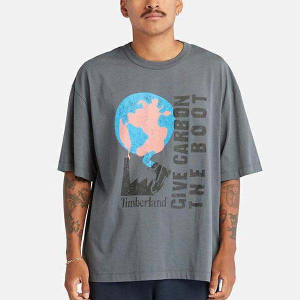 Timberland Футболка унисекс с принтом в виде букв, свободная, удобная, дышащая, с круглым вырезом, коротким рукавом и заниженной линией плеч, цвет рок-синего цвета A6QAH-DH3