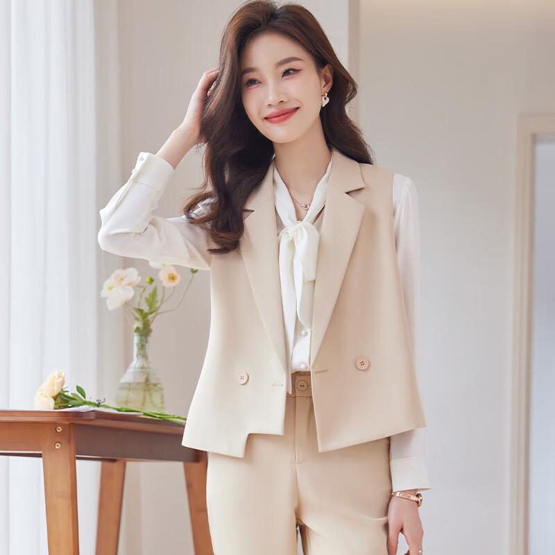 Женский элегантный деловой костюм-тройка с жилетом