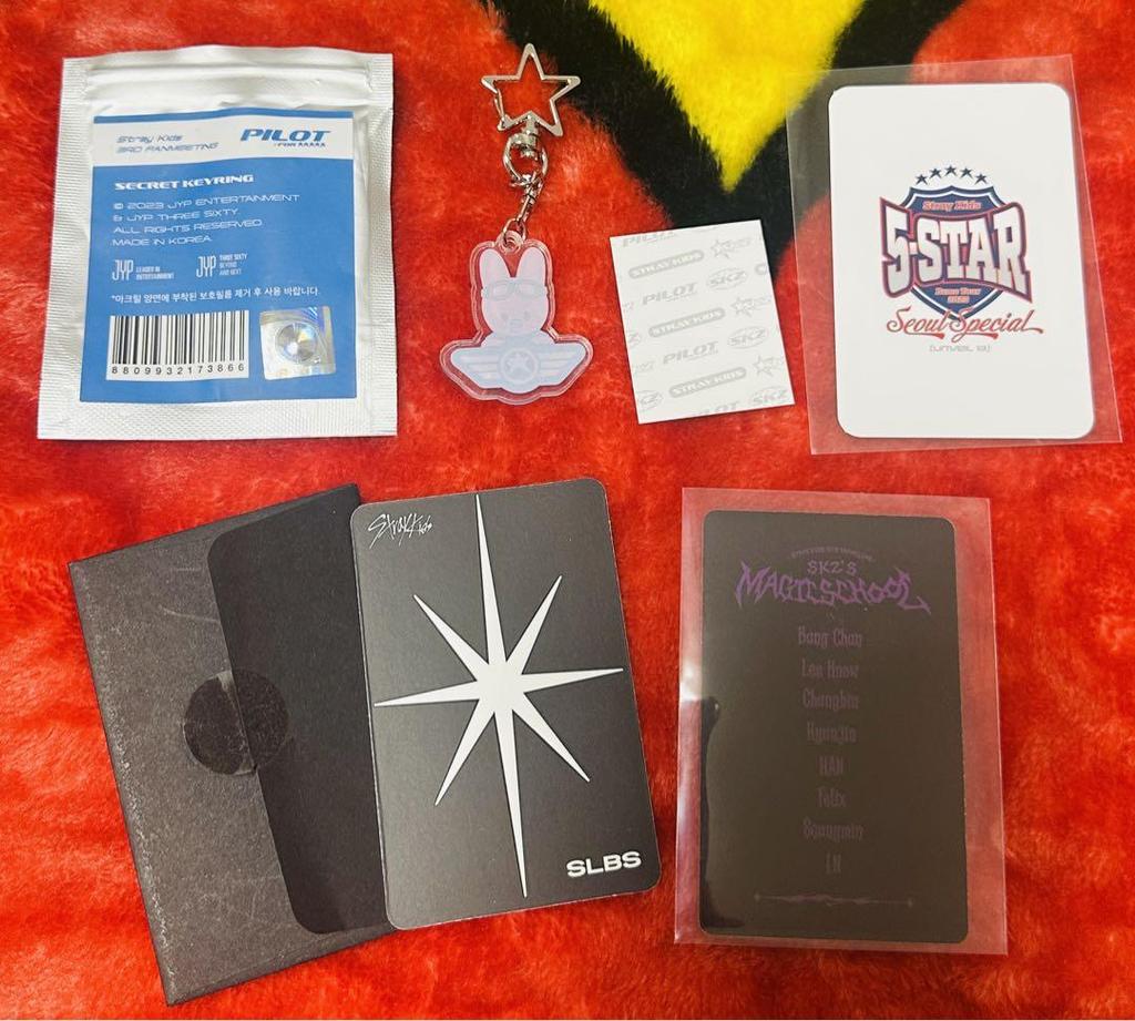 [ИСПОЛЬЗОВАННЫЙ] Stray Kids PILOT Akki Changbin Set