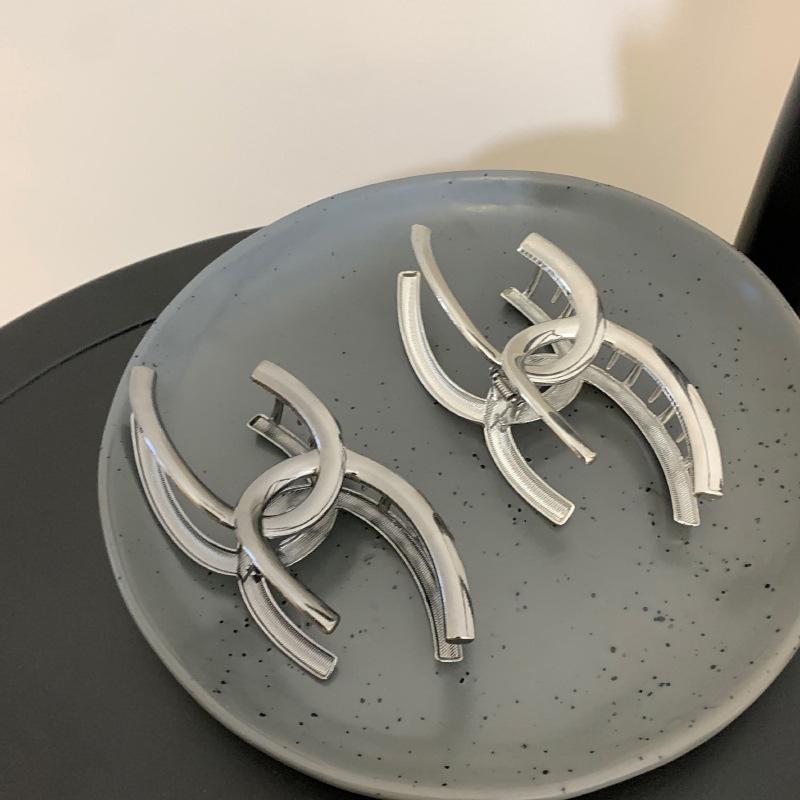 1 шт. Ощущение высокого класса~Металлическая заколка-краб с двойной буквой C, большой объем волос, несколько зажимов для волос, чувство дизайна, нишевая заколка-акула