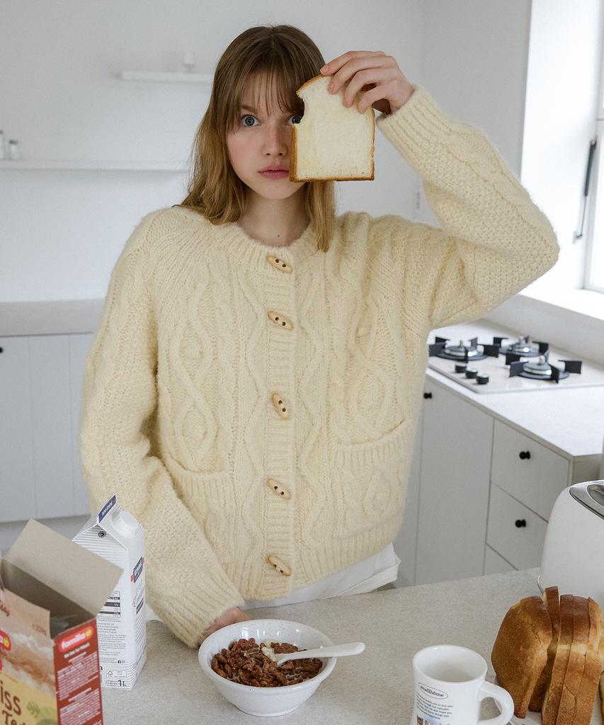 LETTERA Alpaca Wool Toggle Cable Cardigan_Ivory
