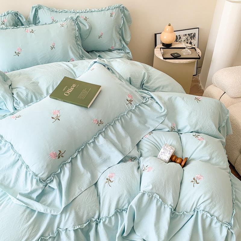 Комплект из четырех предметов из мягкого французского мытого хлопка с вышитыми оборками по краям, пододеяльник, простыня