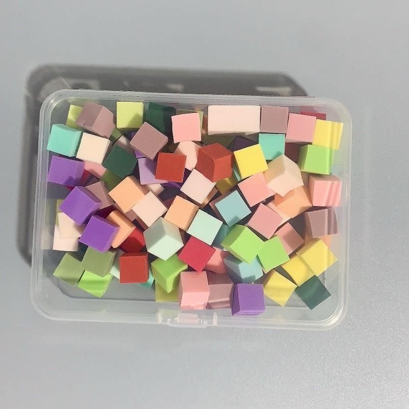 Блок-губка для градиентного нейл-арта: Мини-квадрат 1 см с растушевкой омбре и специальной кистью.