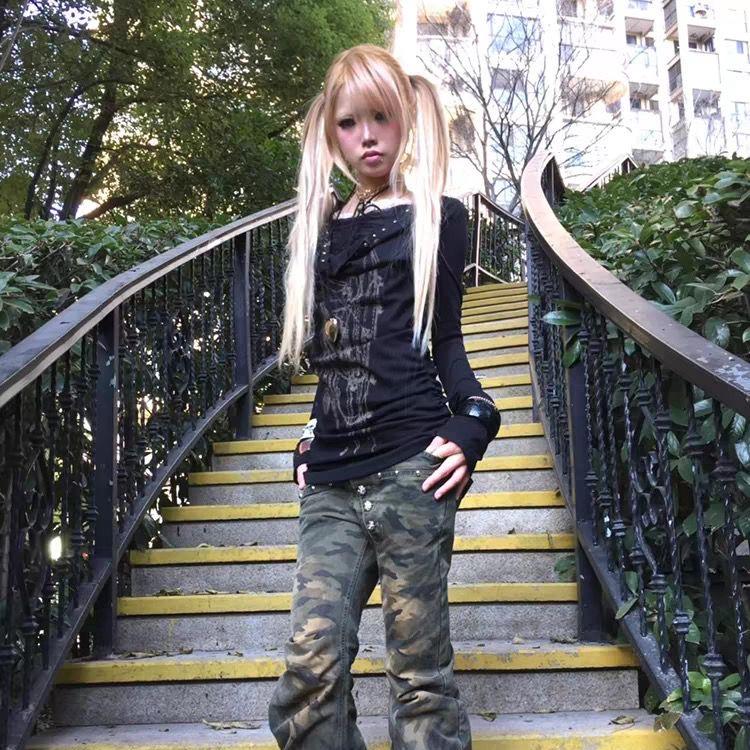 2KWEIRD Gothic Design Retro Long Sleeved Babes T-shirt Y2k Printed Lace Stitch Slim Tops 2000s Black Fashion Fake Two Pieces Tees New