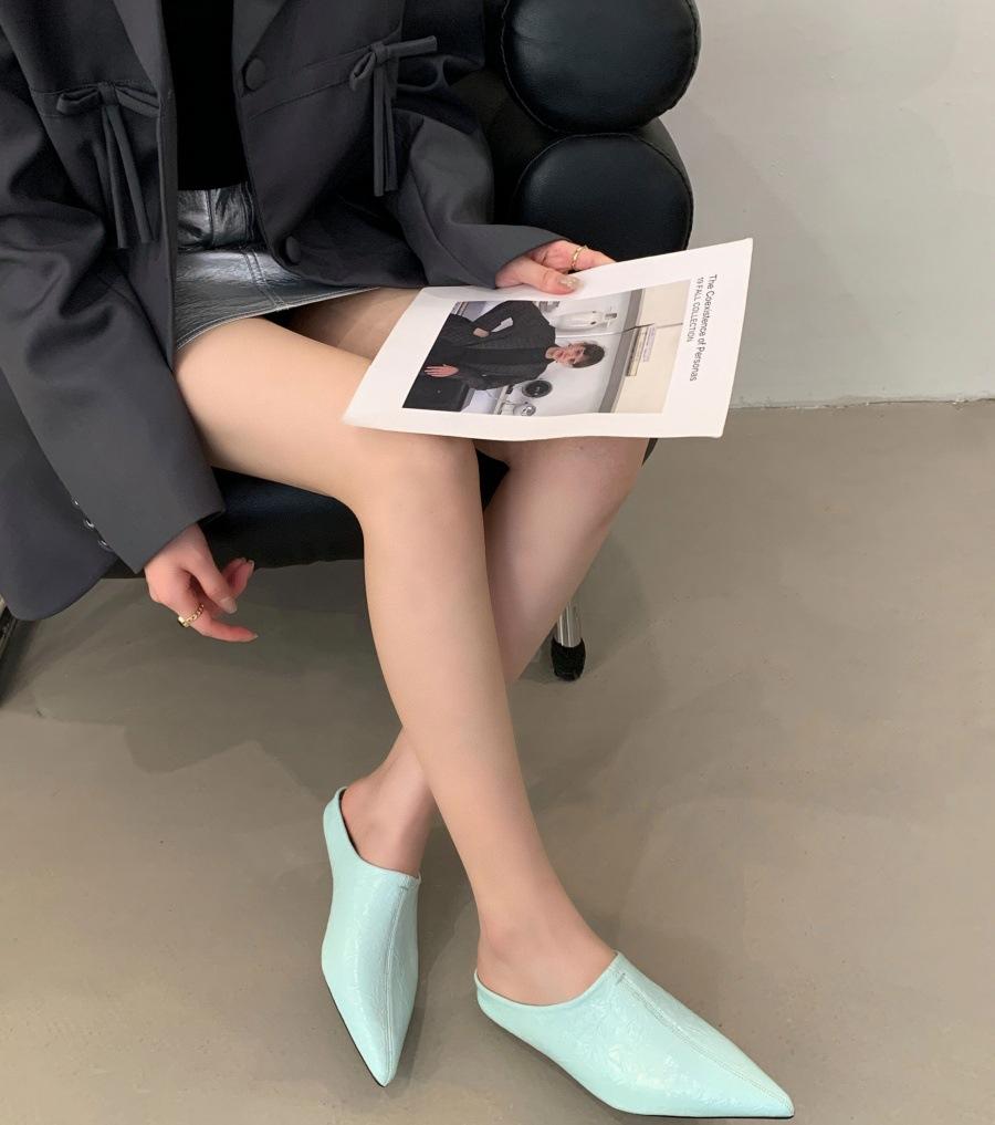 French Temperament Pointed Sandals Lazy Slippers Women's Spring 2025 New Fashion Versatile Bag Head Half Slippers Women