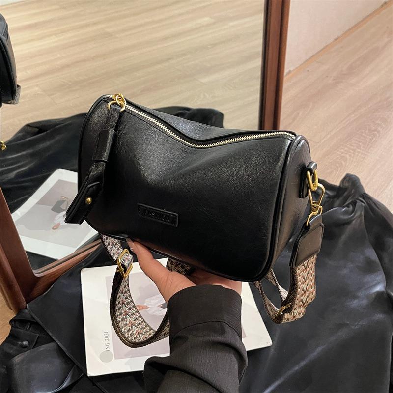Popular Bags Women's New High-end Large-capacity Messenger Bags Casual Broadband Shoulder Armpit Bags