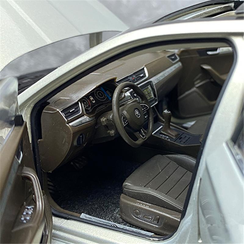 CXUX8 1:18 SKODA SUPERB Литой Модель Автомобиля Металлический Литой Игрушечные Машинки Модель Автомобиля Высокая Симуляция Коллекция Детские Подарки Украшение