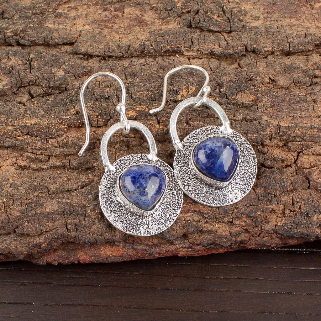 Натуральный содалит, серебро 925 пробы, серьги-подвески ручной работы 1,30" EE-63-23