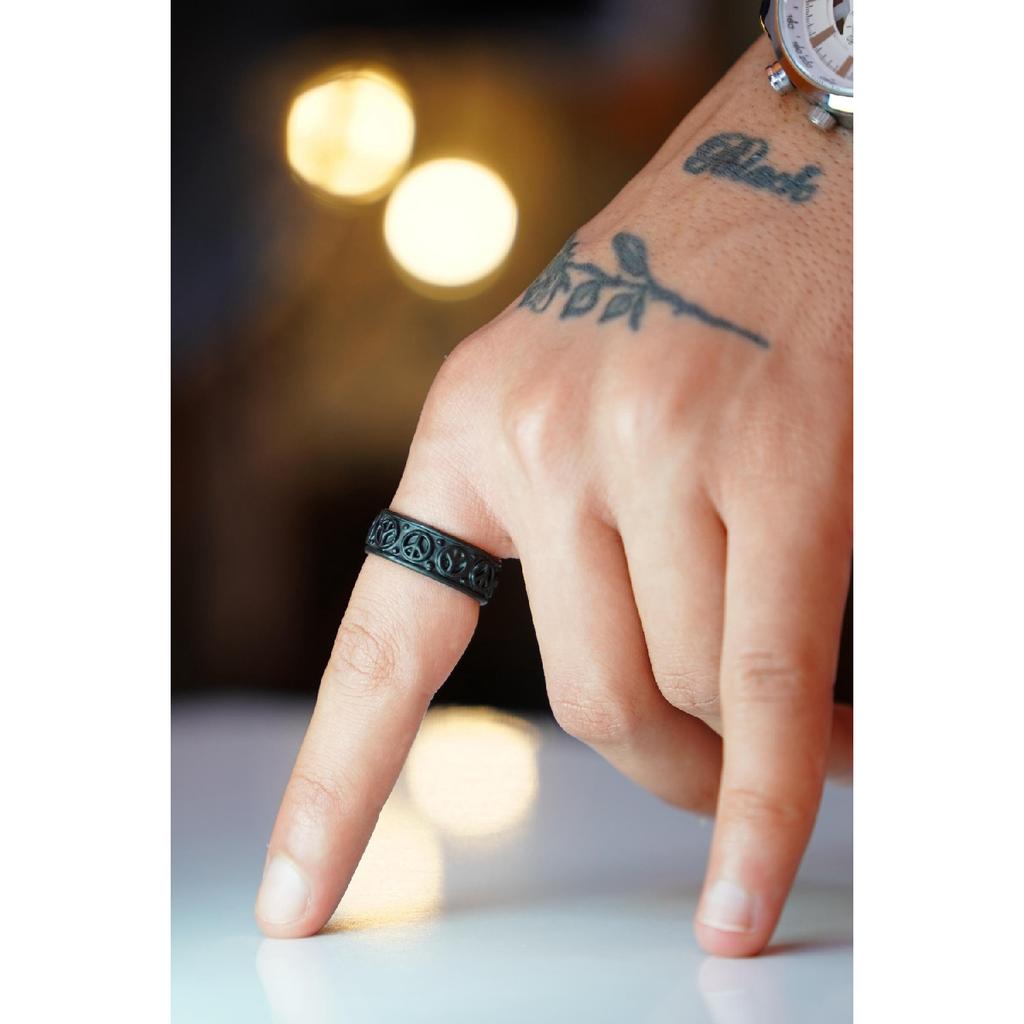 Регулируемое черное кольцо с фигуркой-цепочкой Freedom