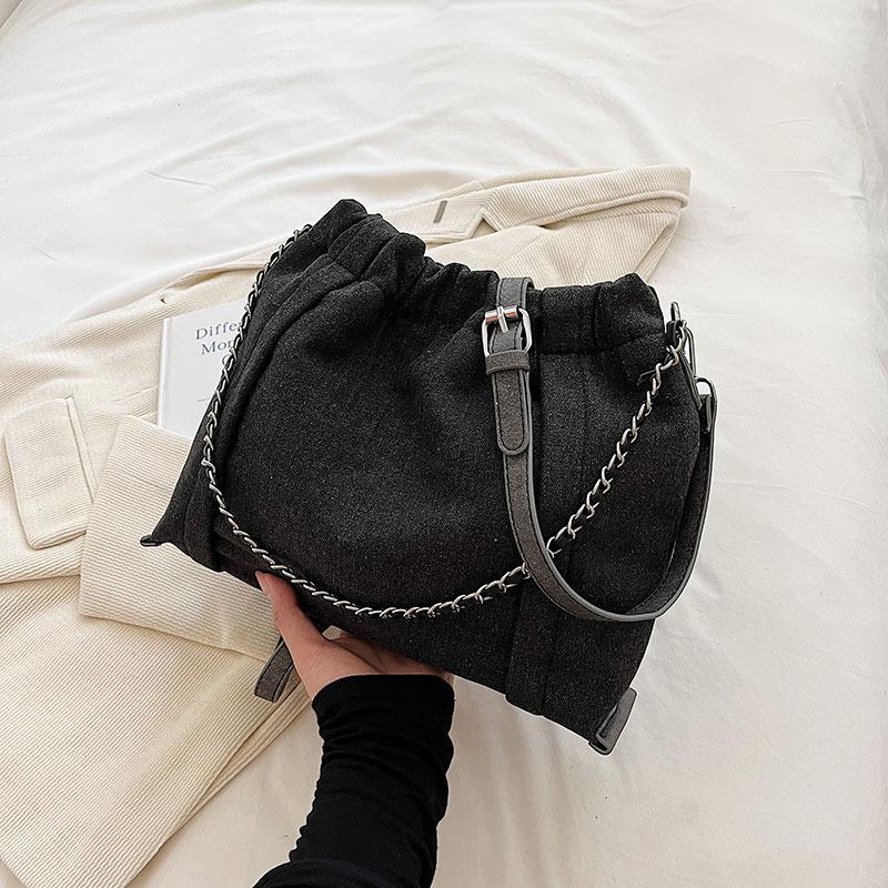 Korean version of fashion commuter messenger large-capacity bag women's new denim tote bag 2025 premium shoulder bag