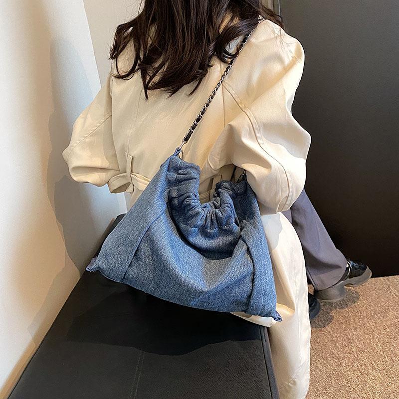 Korean version of fashion commuter messenger large-capacity bag women's new denim tote bag 2025 premium shoulder bag