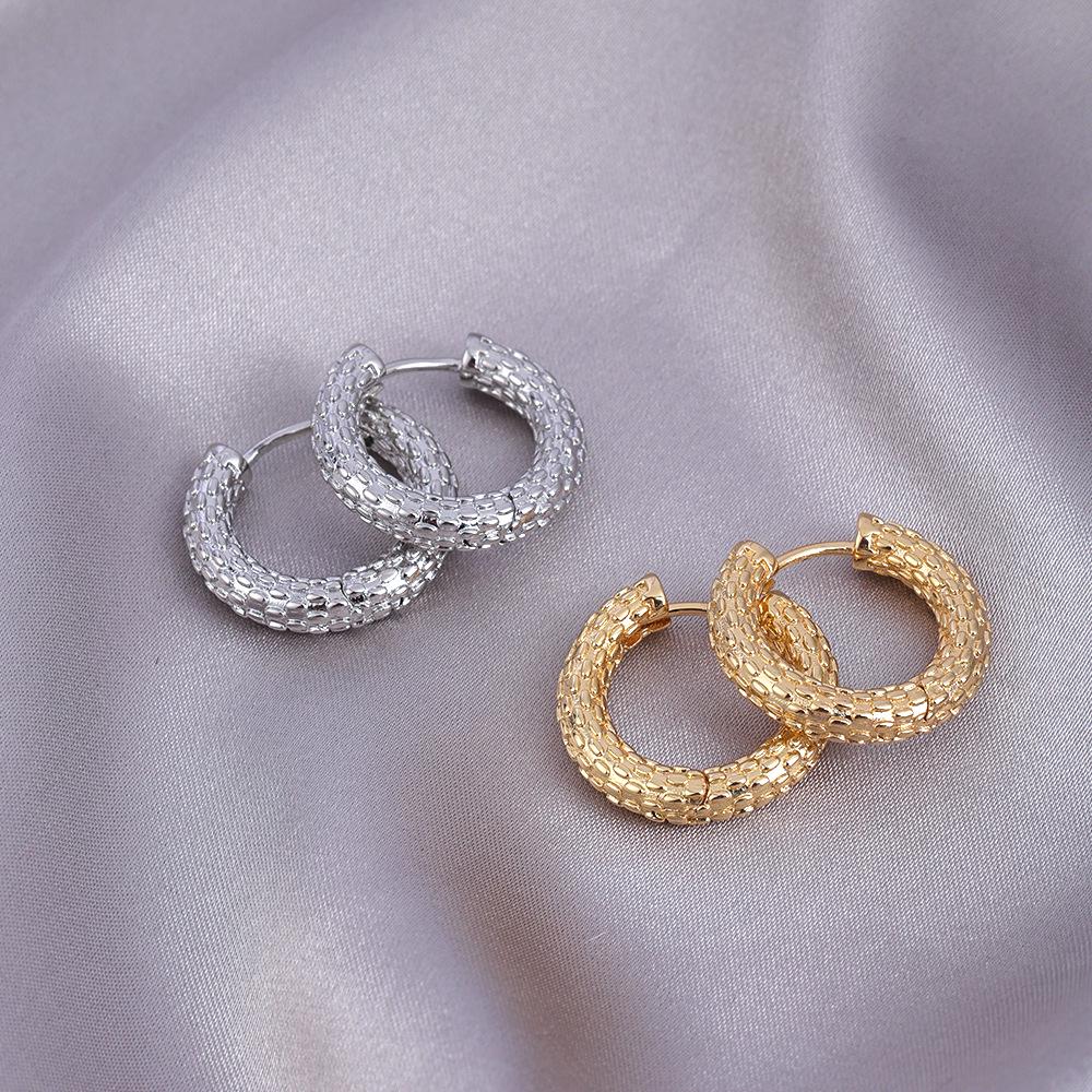 Серьги-иглы из серебра 925 пробы: Легкая роскошь, высококлассные пусеты и универсальный нишевый дизайн в виде колец для работы и стиля