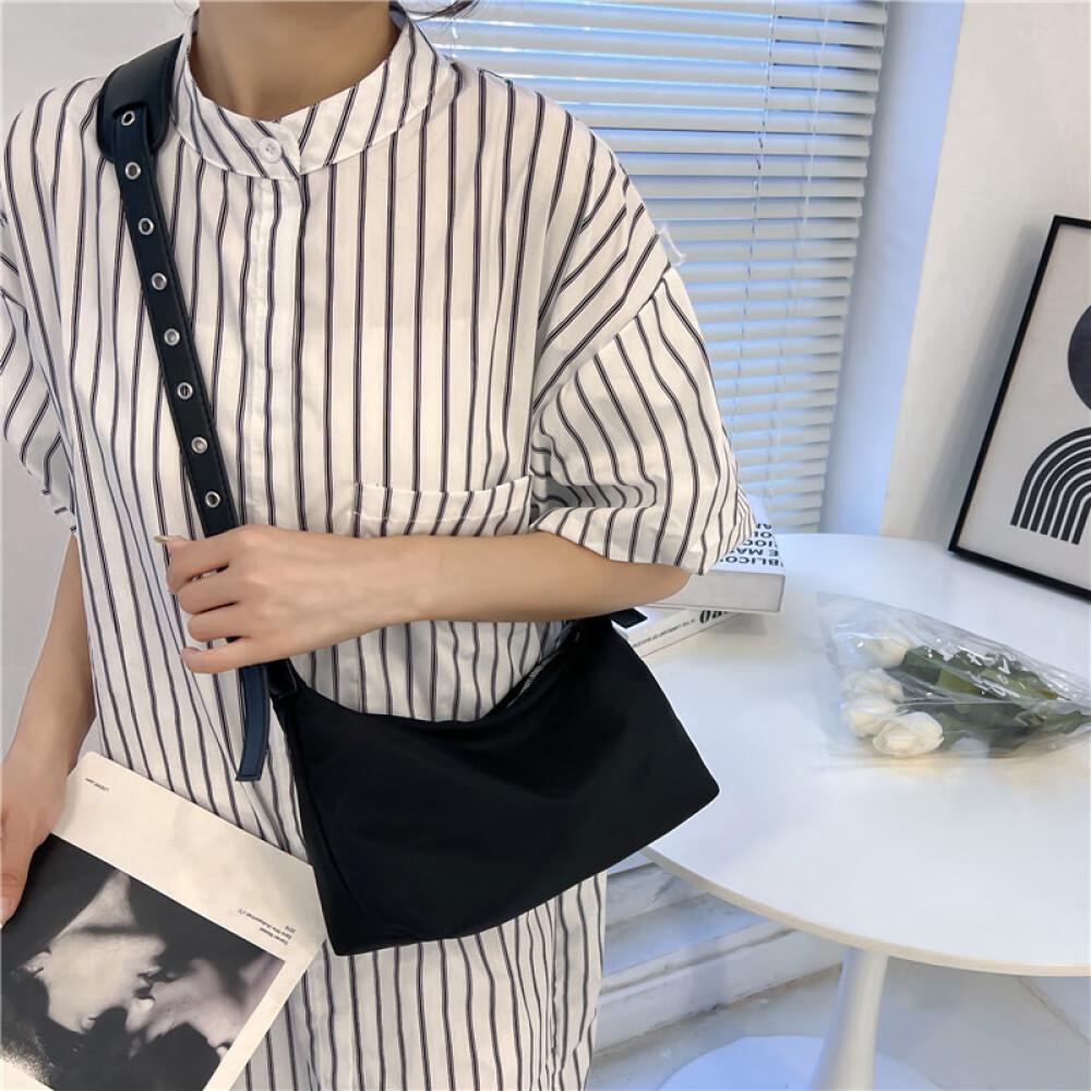 Minority Texture Underarm Bag New Fashion Cool Nylon Cloth Bag with Large Capacity Crossbody Bag Length 31cm Wide 12cm High 16cm
