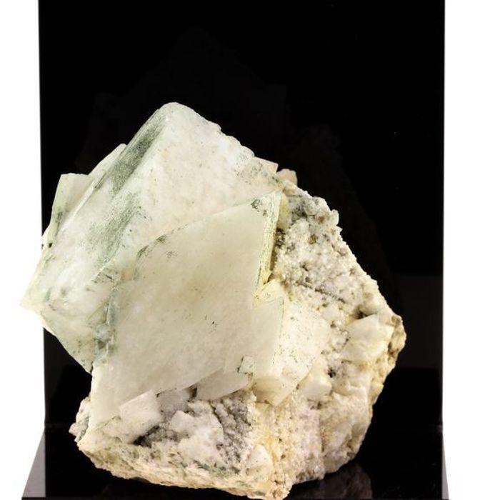 Pierres et Minéraux. Adulaire. 2146.5 ct. Suisse.