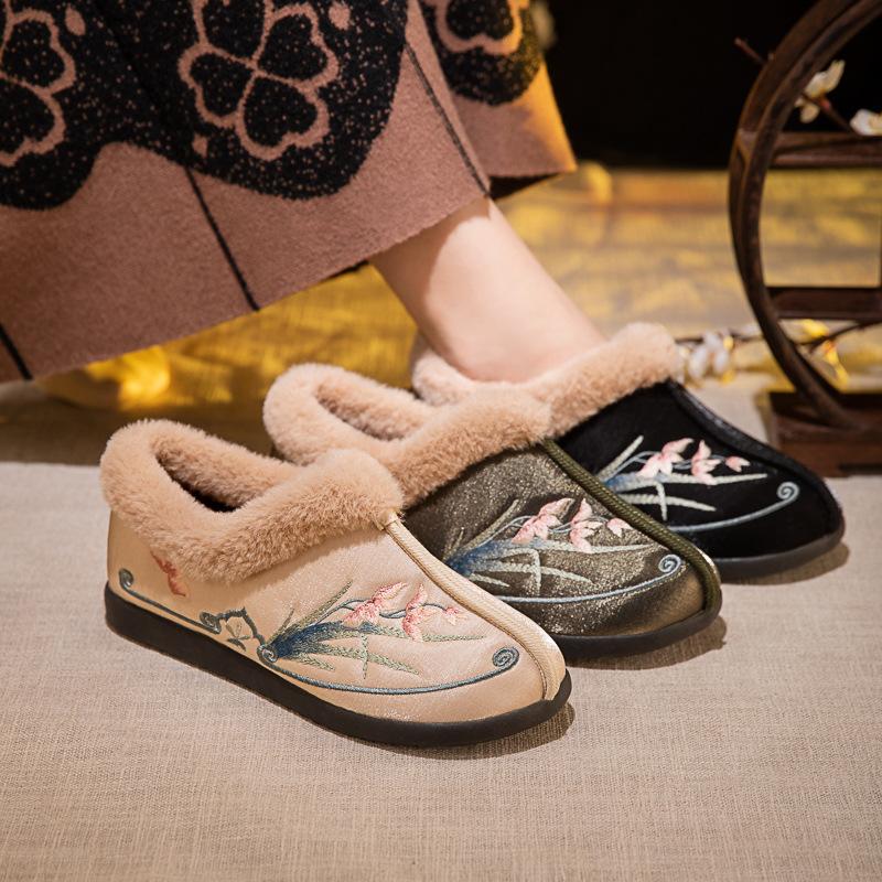 Womens Winter Moccasin Slippers Slip On Embroidered Loafers With Faux Fur Lined Indoor Outdoor House Shoes Warm Walking Sneakers Flats Shoes for Women