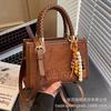 Сумка-тоут женская 2025 новая осенне-зимняя модная с высоким чувством класса ретро деловая женская сумка на плечо, мессенджер, маленькая квадратная сумка
