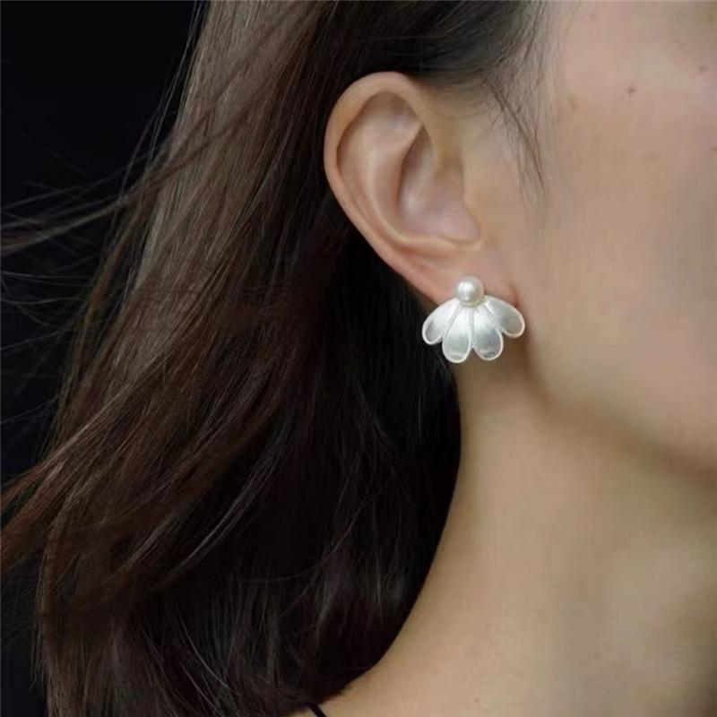 Пара серег-пусетов 'Жемчужные лепестки' для женщин, модная бижутерия в стиле легкой роскоши, минималистичные аксессуары, поддержка оптовой продажи