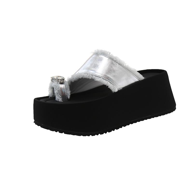 Butterfly rhinestone platform slippers women's summer wear 2025 new high-end beach shoes toe flat support
