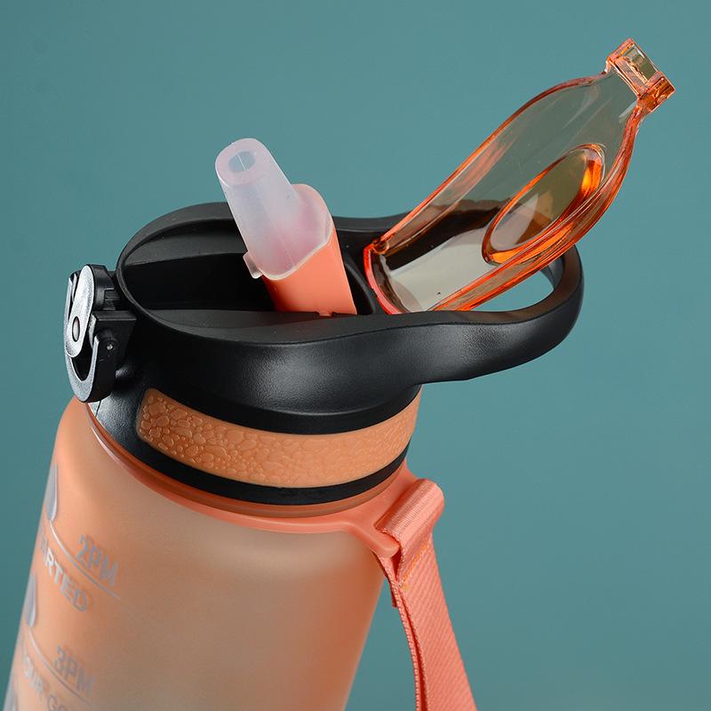 Кружка-градиент, большая вместимость с ручкой, откидная крышка, соломинка; Портативная спортивная бутылка для воды для фитнеса на открытом воздухе.