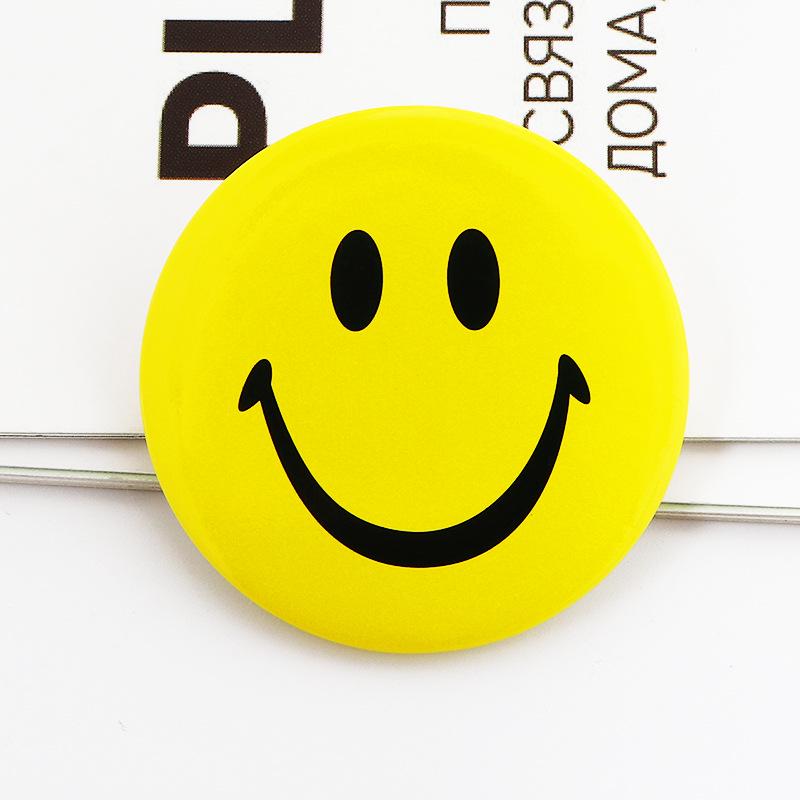 Многоцветный значок с улыбающимся лицом: Брошь-булавка для персонала отеля и детей