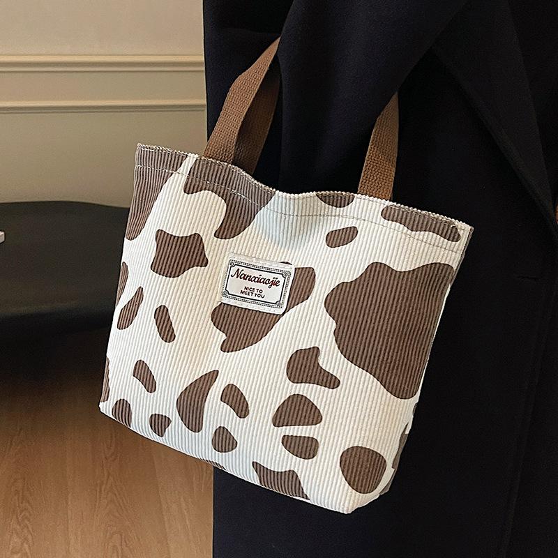 Модная студенческая корейская версия сумки на одно плечо для женщин, большая вместительная сумка для поездок на работу, нишевая литературная сумка-тоут