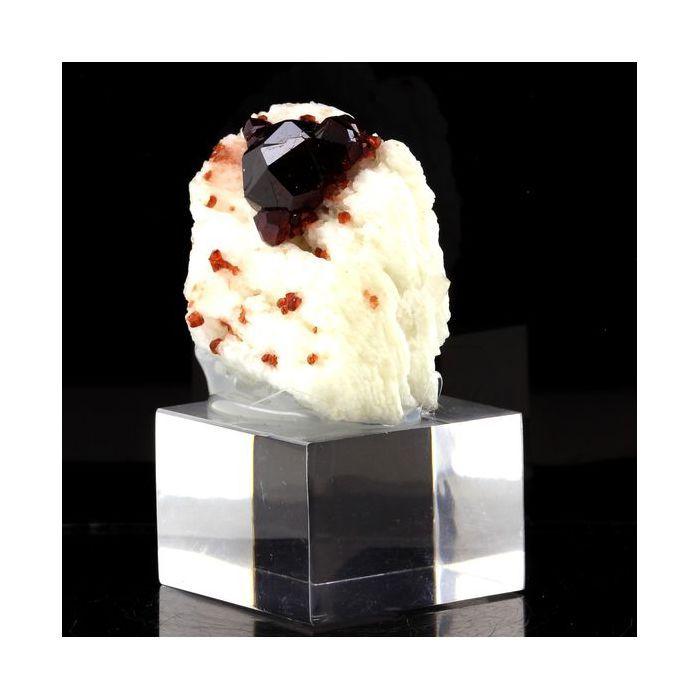 Pierres et Minéraux. Grenat Spessartite + Orthose. 234.5 ct. Gilgit-Baltistan, Pakistan.