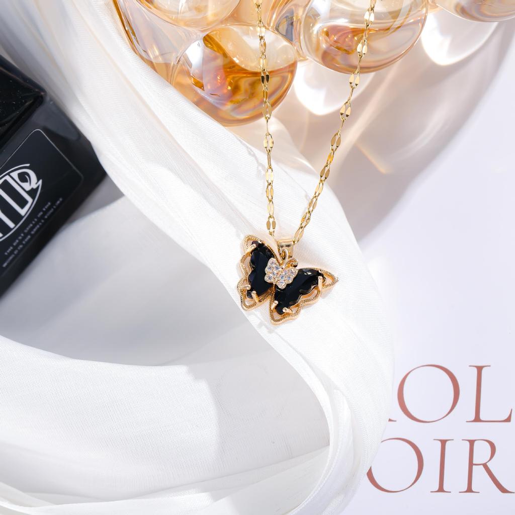 Women's Necklace with Micro Inlay of Zircon Butterfly, Fashionable, Simple and Personalized Collarbone Chain