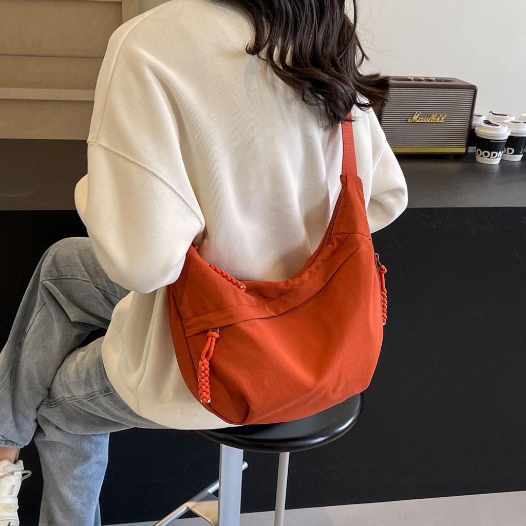 Nylon Dumpling Bag Women's New High-end Large-capacity Messenger Bag Fashion Leisure Commuting Simple Trend Shoulder Bag