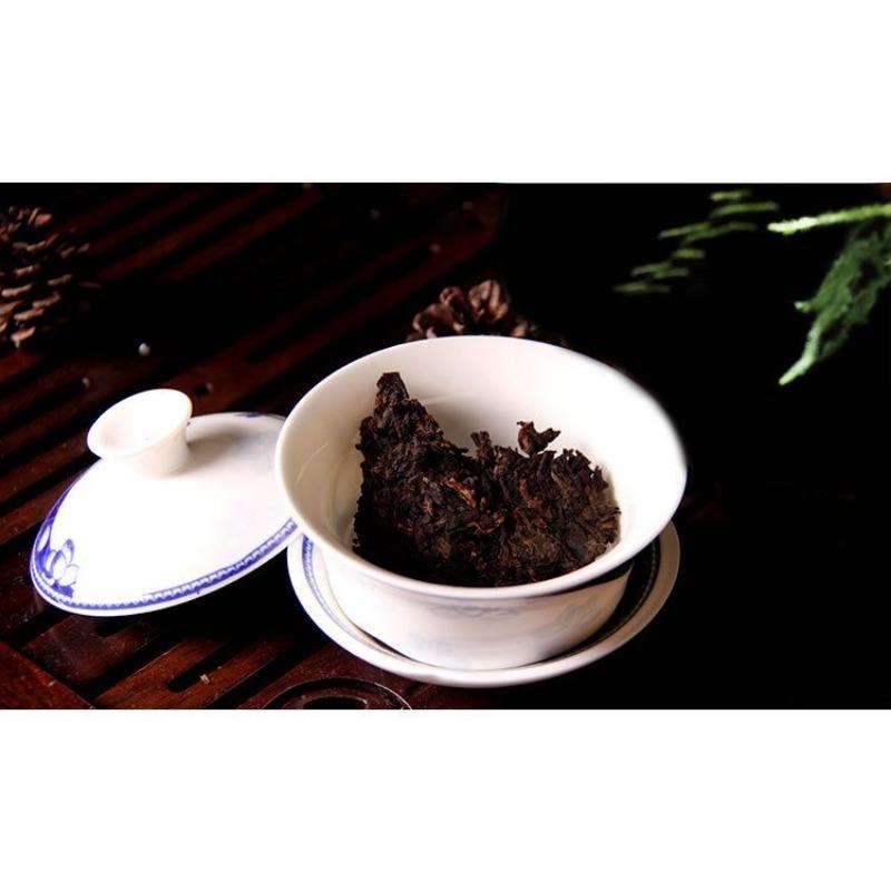 Чай пуэр из провинции Юньнань Мэнхай, приготовленный чай, дворец коричневых гор Иу, семь блинчиков 357 г