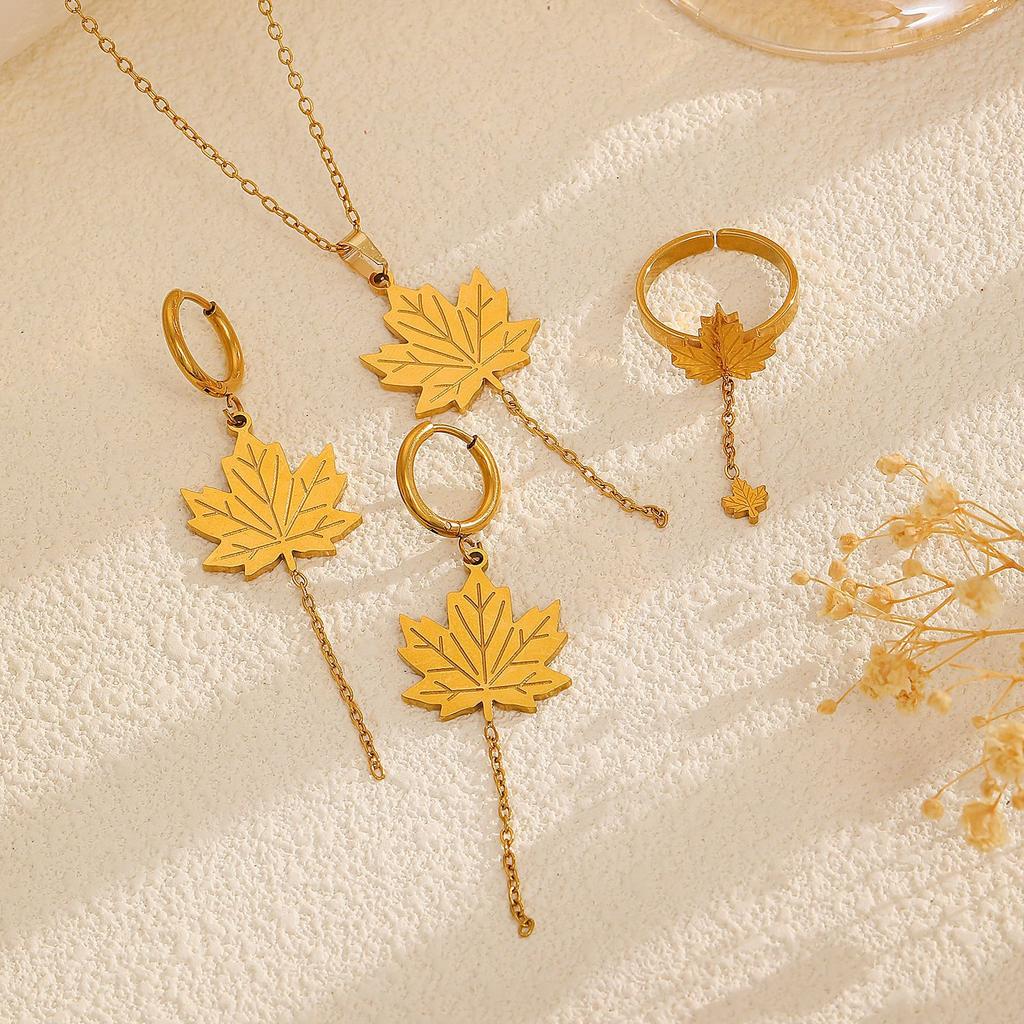 High Quality Ins Stainless Steel Personalized Versatile 18k Chain Fringed Maple Leaf Set Light Luxury Design High-end Pendant