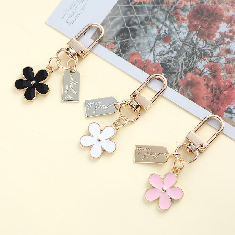 1Pcs Korean Hot-Selling Ins Metal Style Daisy Keychain Niche Usb Headphone Pendant Bag Protective Cover Pendant