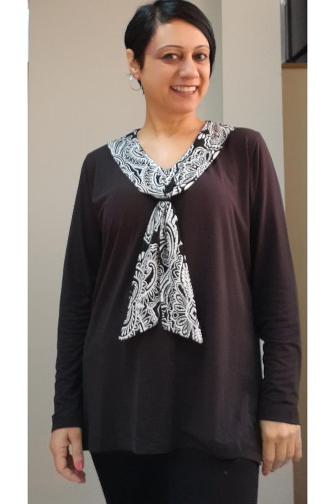 Женская стильная футболка большого размера, черная футболка из вискозы из чесаного хлопка с воротником-шарфом и черно-белыми цветовыми блоками