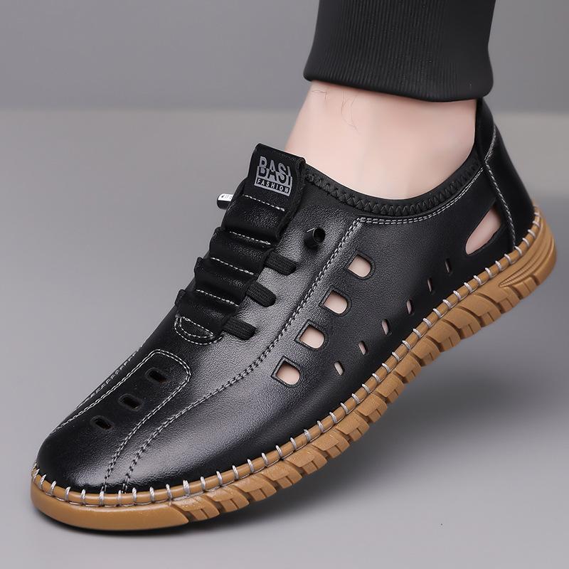 Модные Полые Кожаные Сандалии на Мягкой Подошве в Стиле Business Casual для Мужчин Модные Однотонные Летние Новые Дизайнерские Обувь для Вождения Мужчина