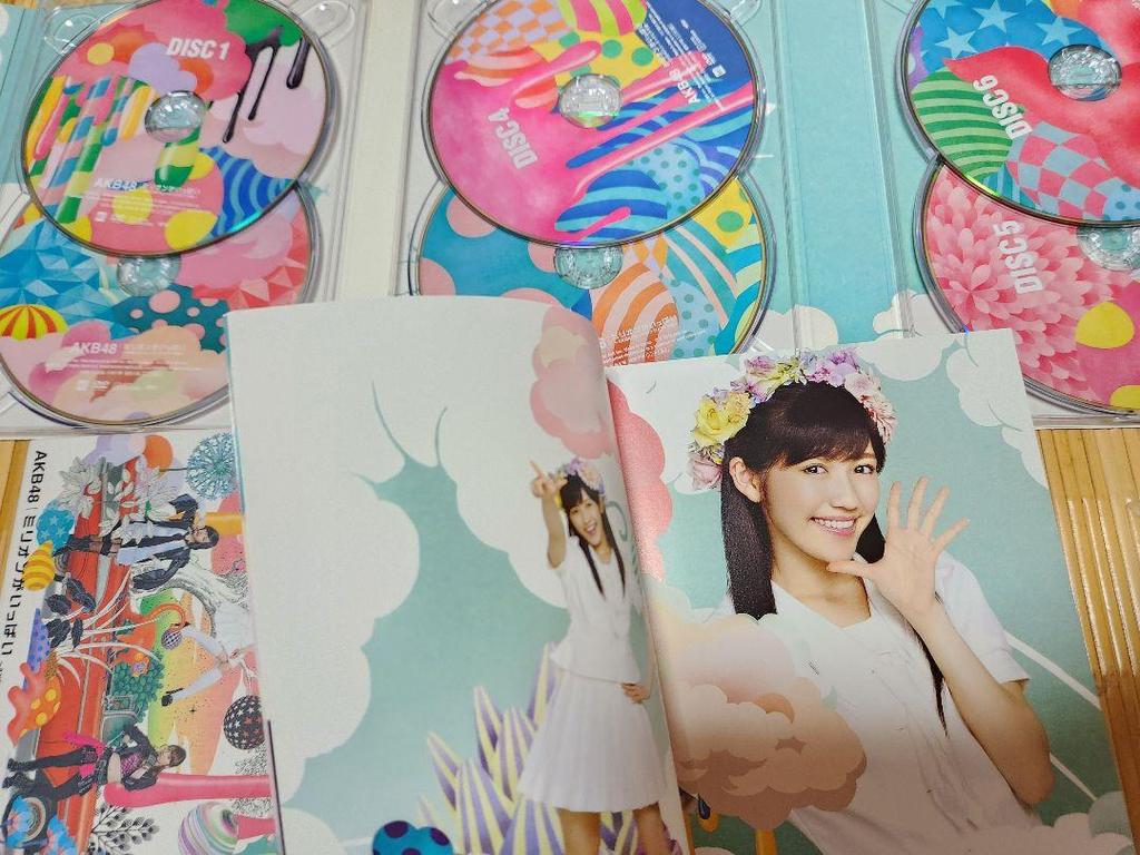 [USED] AKB48 CD 2-disc Set with Art Book