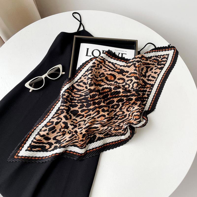 70 * 70 Four Seasons Доступен Новый женский маленький квадратный шарф, высококачественный шарф с буквенным принтом, профессиональный шарф, атласный шарф