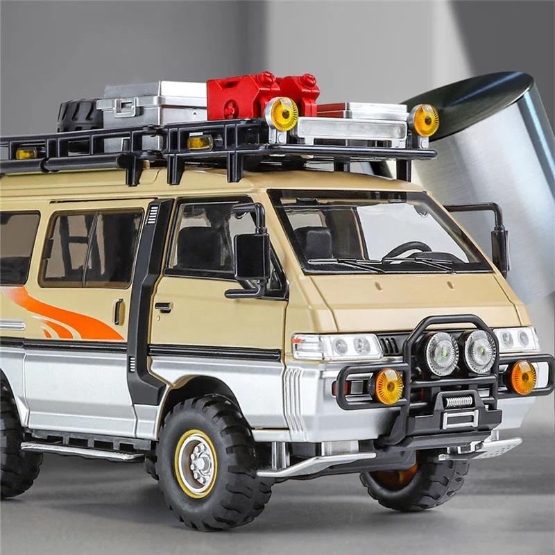 1:24 Delica MPV All Terrain Adventure Van Alloy Metal Diecast Model Car Home Decoration Computer Desktop Ornaments