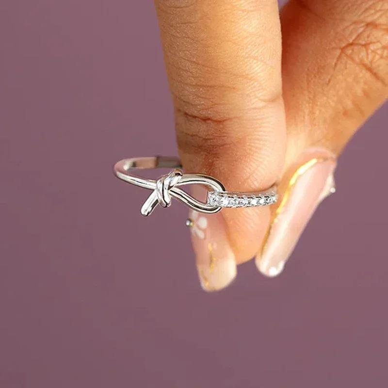 Huitan Dainty Knot Design Rings for Women Gorgeous Elegant Temperament Accessories Trendy Delicate Novel Daily Party Zircon