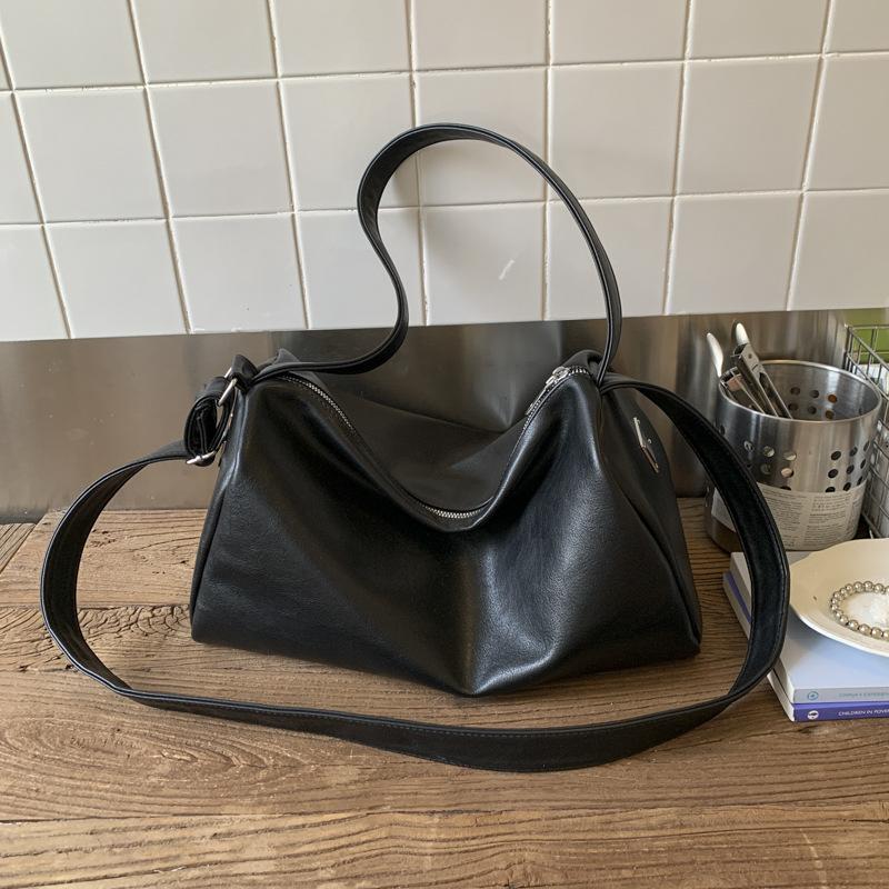 Ретро сумка женская большой вместимости 2025 новая осенне-зимняя универсальная на плечо сумка-мессенджер популярная в этом году сумка-подушка для поездок