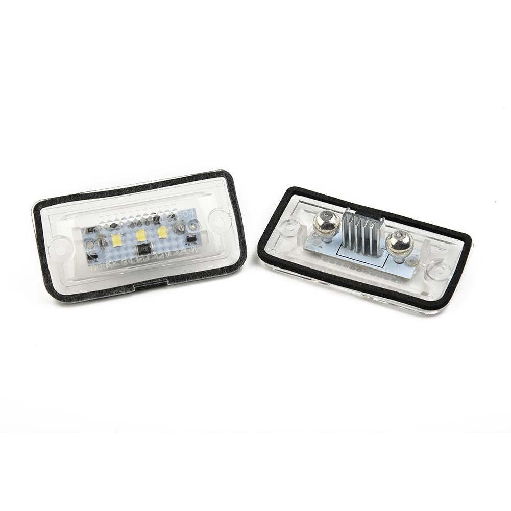 Лампа освещения номерного знака C-Class W203 Sedan для Mercedes Car Exterior ABS Auto для Mercedes C-Class W203 Sedan