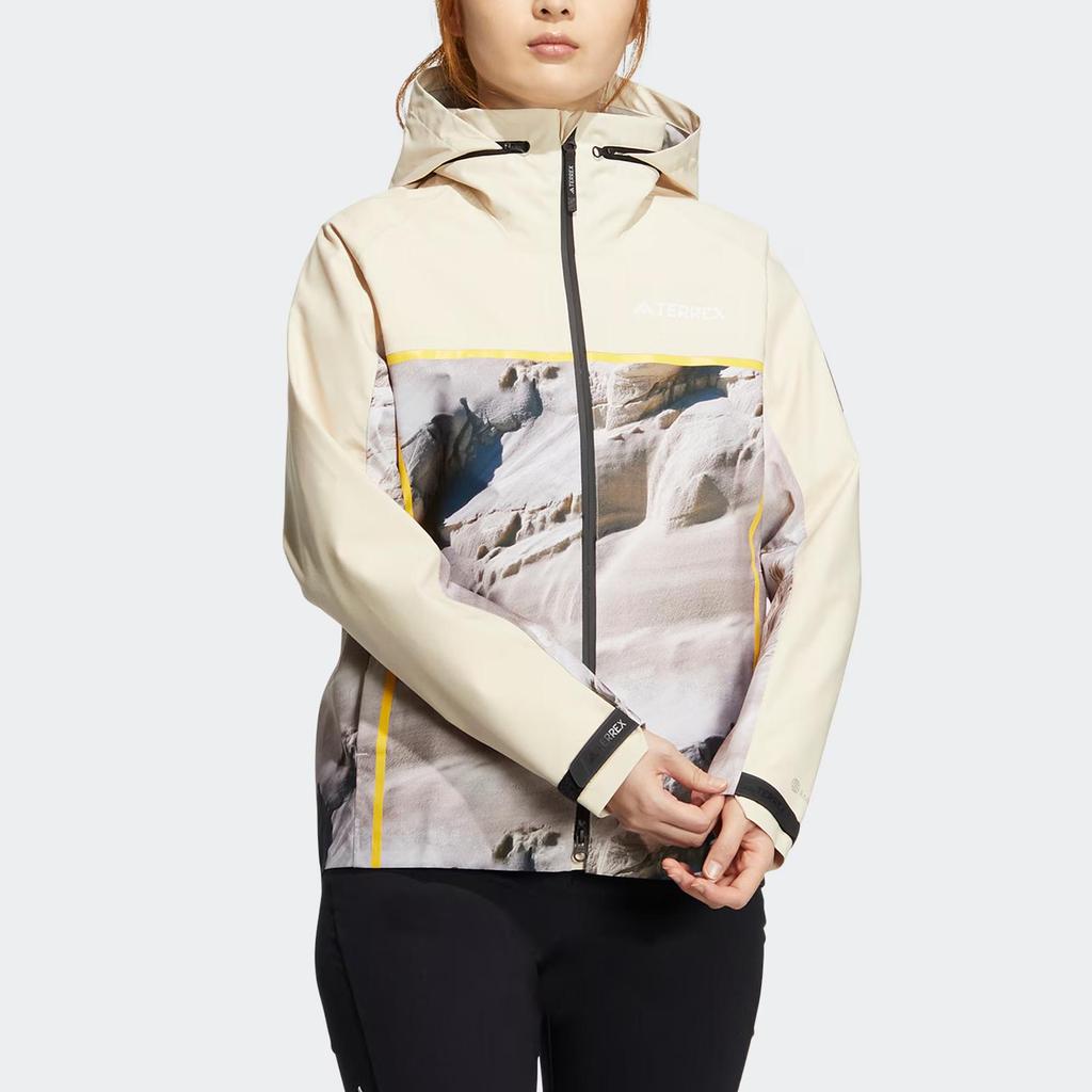 adidas Женская непромокаемая куртка с капюшоном National Geographic RAIN.RDY Песчаная Страта IC1992