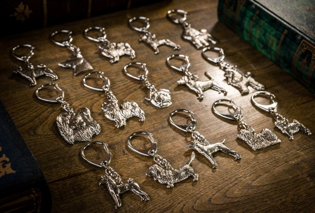 Коллекция брелоков для собак в виде мопса, сделанных в Англии (Глава)