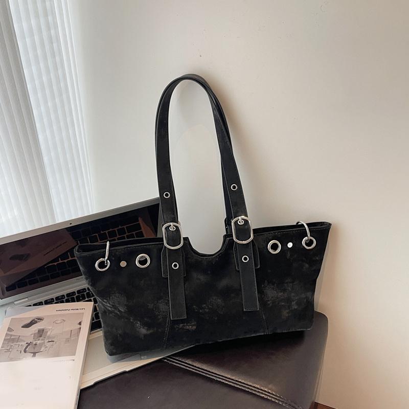 Полая заклепка Пряжка ремня Сумка-тоут через плечо под мышкой Большой вместимости Дизайнерская женская сумка-тоут Модная сумка для поездок на работу Сумка с верхней ручкой CLE