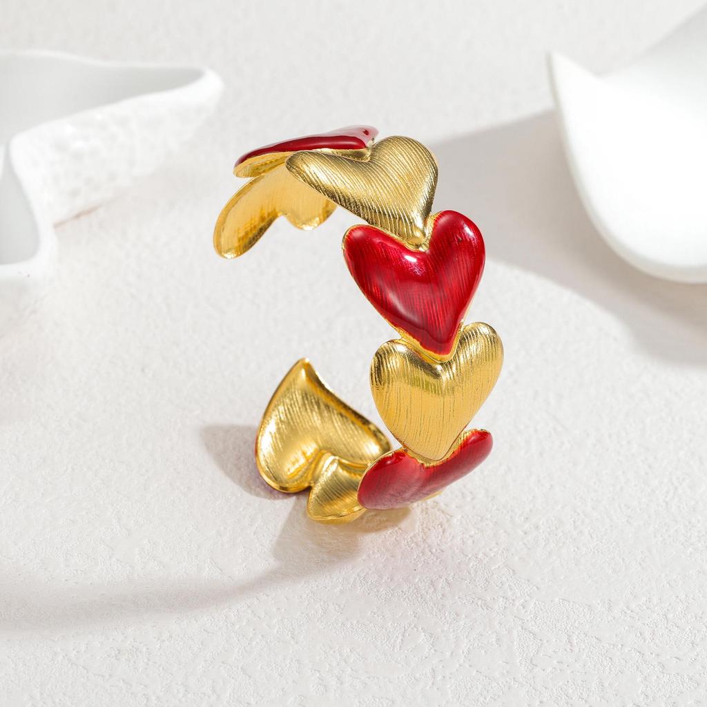 Открытый браслет из нержавеющей стали в форме сердца: Нишевый дизайн в европейском и американском стиле для женщин